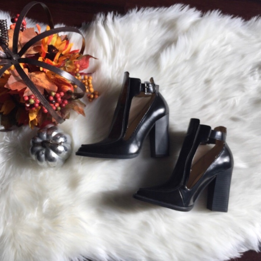 Zara || Trafaluc Cut Out Buckle Boots Size 6